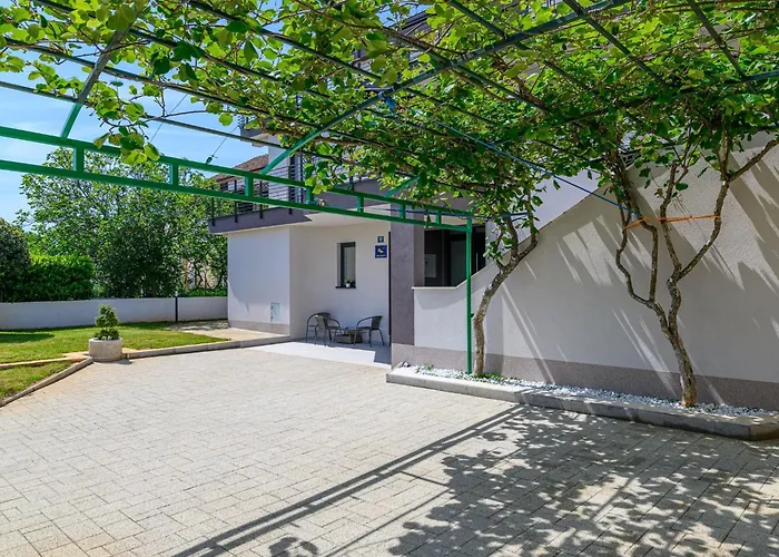 Graz By Interhome * Ρόβινι