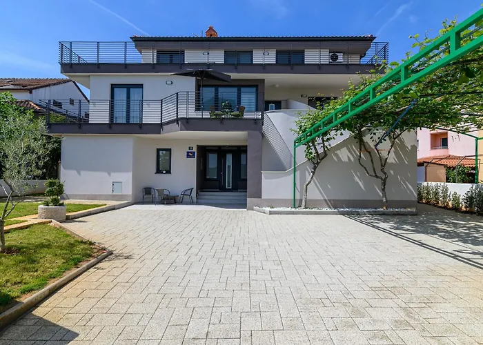 Graz By Interhome * Ρόβινι