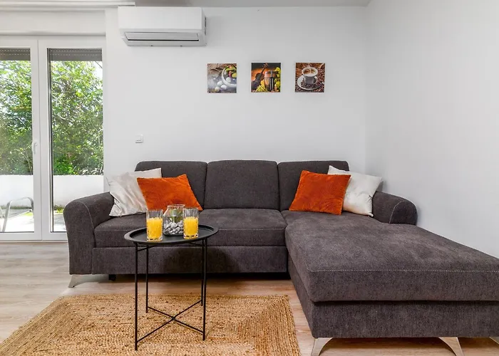 Graz By Interhome Ρόβινι